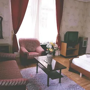 https://royal-rooms.inbudapesthotels.com